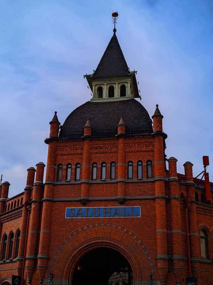 Stockholms Schätze erforschen: Eine Reise durch Gamla Stan und Östermalms Saluhall