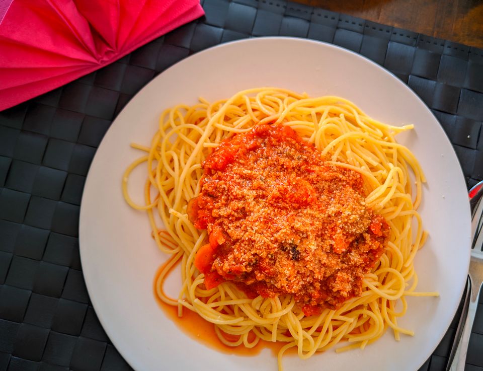 French-Inspired Savory Delight: Pasta Bolognese with a Touch of France